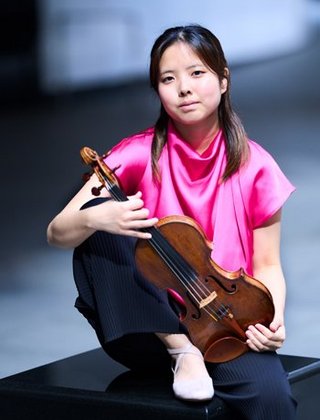 Hana Chang - violin